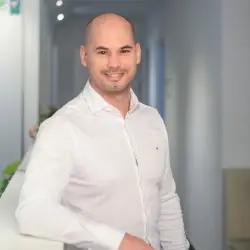 Dr. Gábor Vleskó